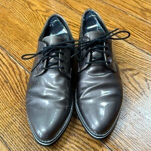 Johnston & Murphy shiny metallic pewter women’s lace up shoes.  Size 8.